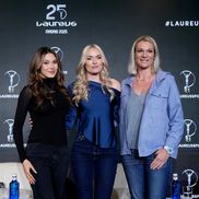 Eileen Gu alăuri de Lindsey Vonn și Maria Hofl-Riesch FOTO Guliver/GettyImages