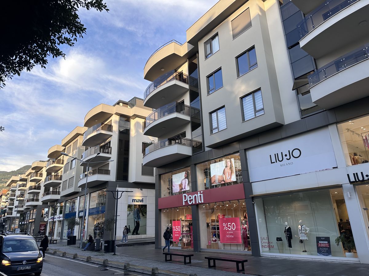 Surpriza uriașă din Alanya: ce am găsit acasă la Ianis Hagi » „Prințul” captiv în raiul pensionarilor