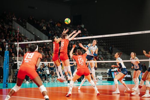 Blocajul celor de Alba Blaj nu a făcut față atacurilor italiencelor FOTO CEV