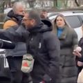 Un cetățean grec a lovit camera de filmat a unui reporter în fața Spitalului Județean din Timiș