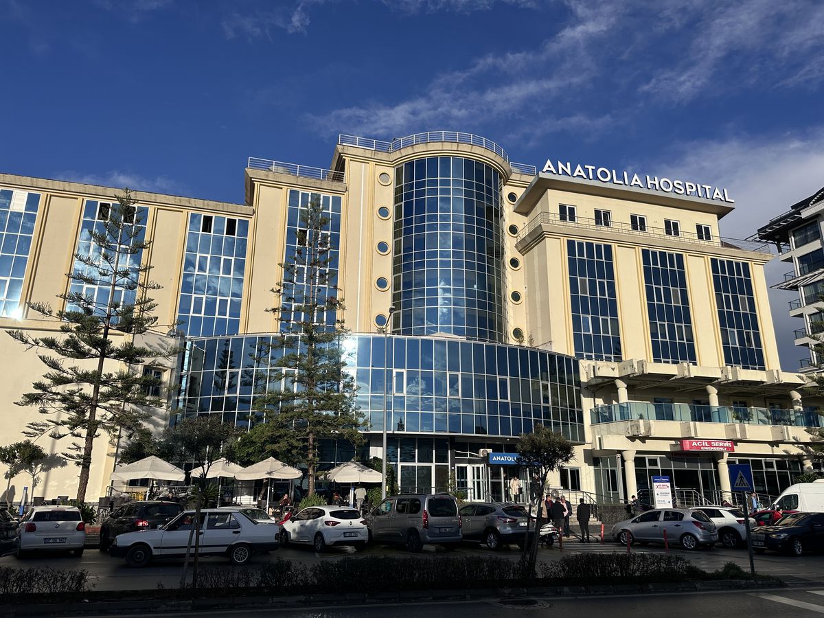 Surpriza uriașă din Alanya: ce am găsit acasă la Ianis Hagi » „Prințul” captiv în raiul pensionarilor