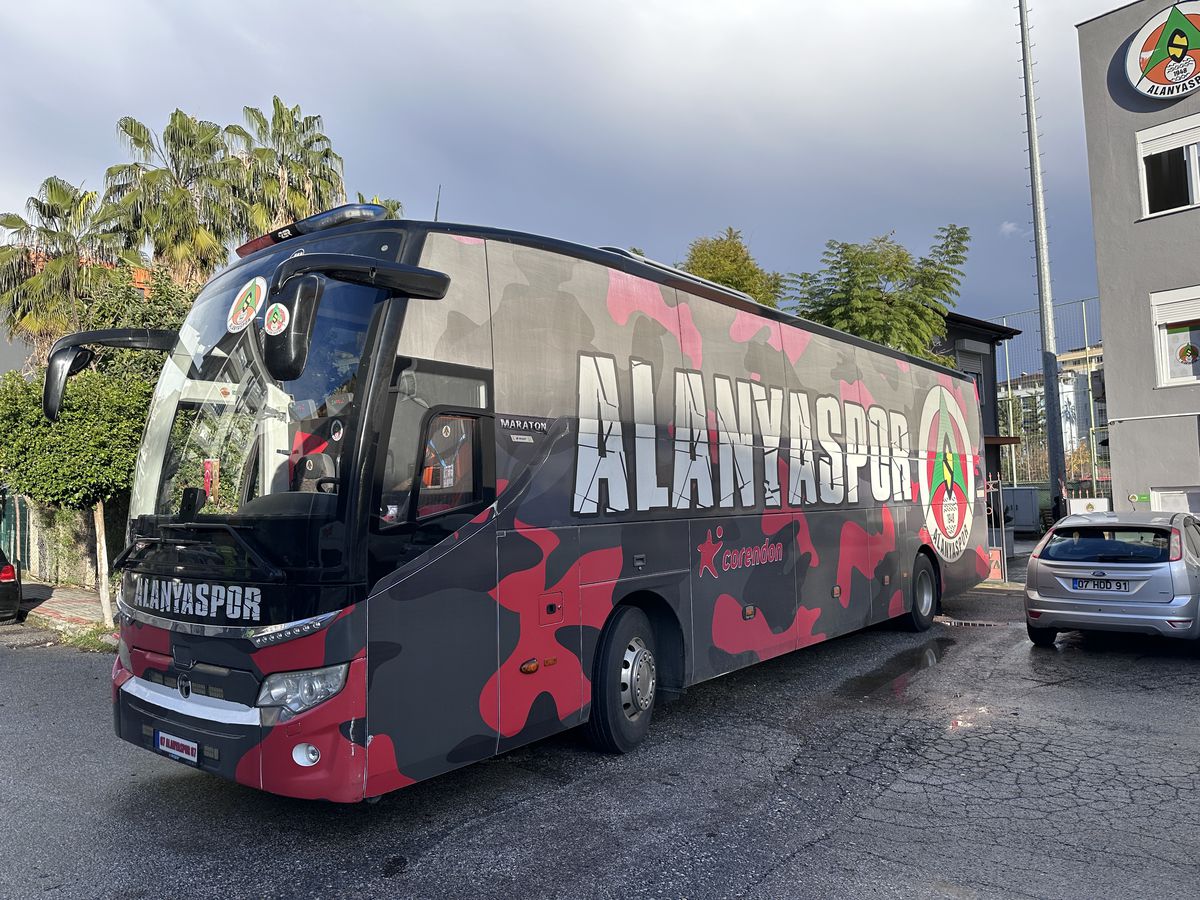 Surpriza uriașă din Alanya: ce am găsit acasă la Ianis Hagi » „Prințul” captiv în raiul pensionarilor