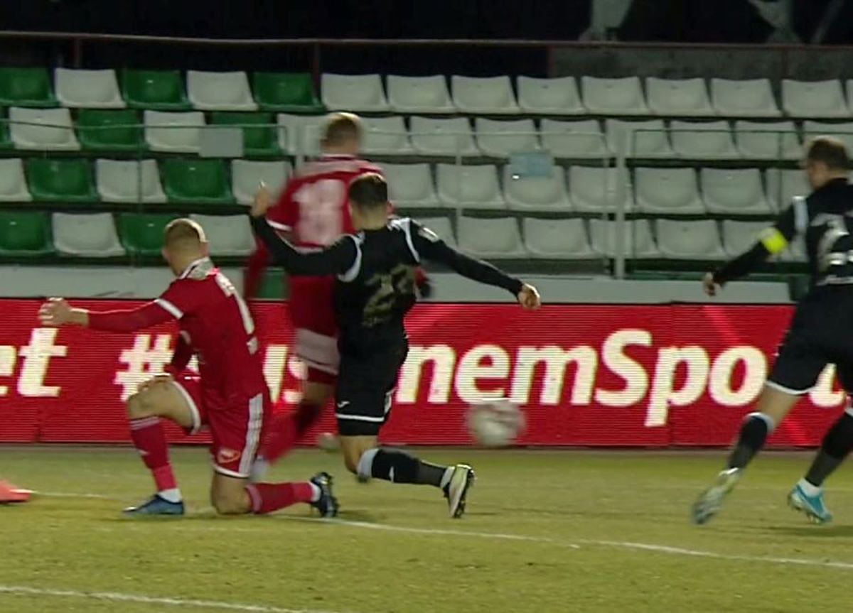 SEPSI - POLI IAȘI // FOTO Greșeli uriașe de arbitraj în primul meci din play-out