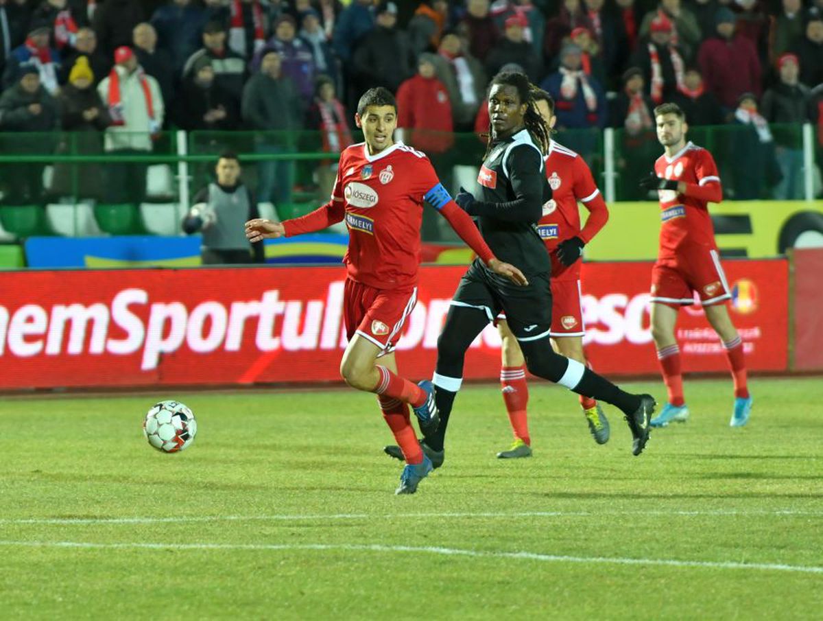 Decizie surprinzătoare în plină pandemie: clubul din Liga 1 care-și trimite jucătorii acasă