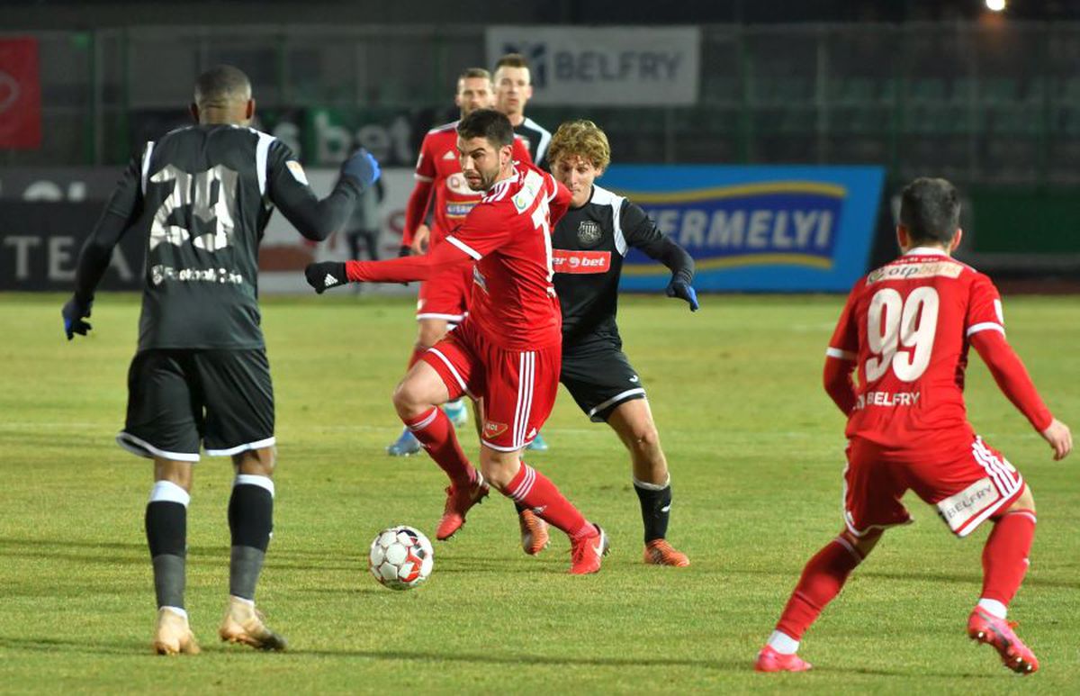 Decizie surprinzătoare în plină pandemie: clubul din Liga 1 care-și trimite jucătorii acasă