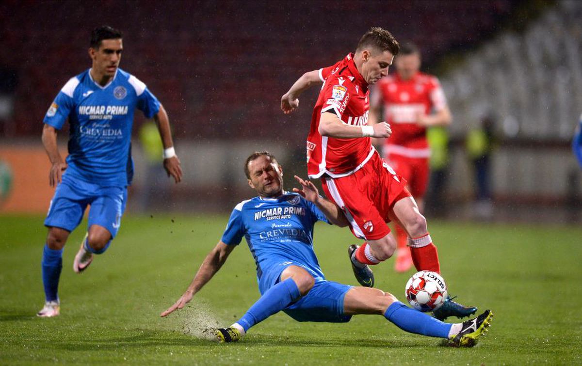 DINAMO - CLINCENI 0-1 // Dusan Uhrin nu s-a mai putut abține: „Sunt furios pe jucători, pe tot! Doar fanii o fac mare pe Dinamo”