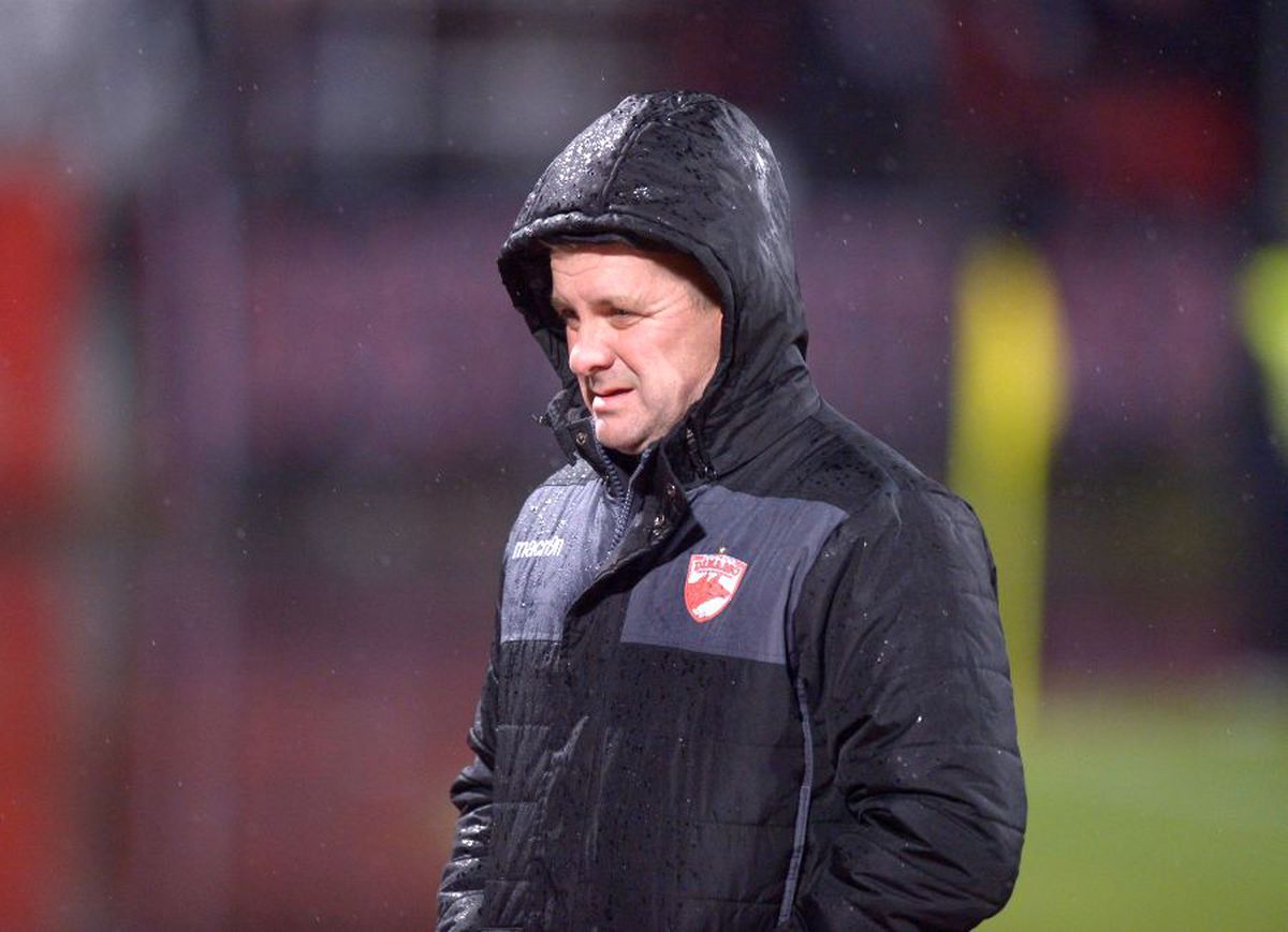 DINAMO - CLINCENI 0-1 // Dusan Uhrin nu s-a mai putut abține: „Sunt furios pe jucători, pe tot! Doar fanii o fac mare pe Dinamo”