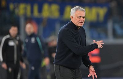 Suspendat două etape, Jose Mourinho s-a ascuns în autocar la Spezia!