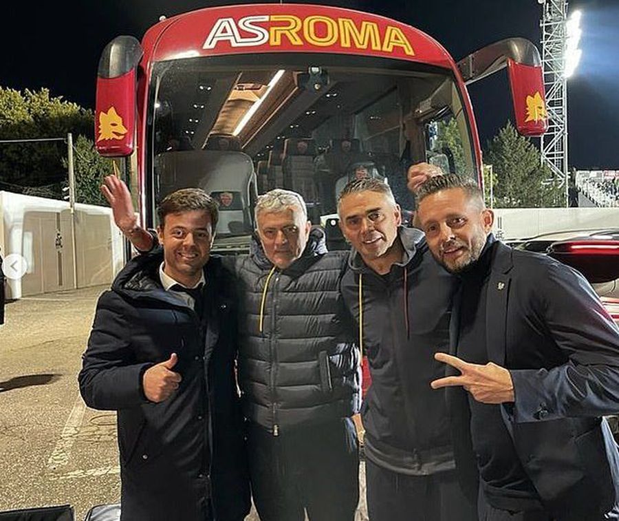 Suspendat două etape, Jose Mourinho s-a ascuns în autocar la Spezia!