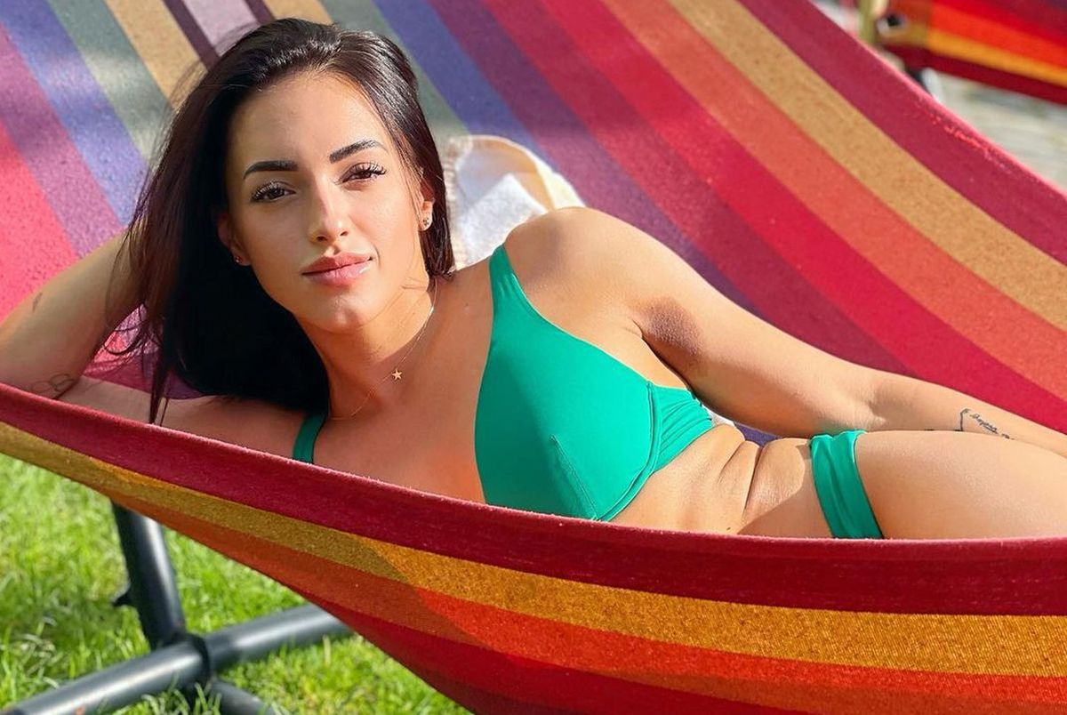 Larisa Iordache a stârnit imaginația fanilor cu ultimele poze de la piscină: „Mi-ai făcut ziua”