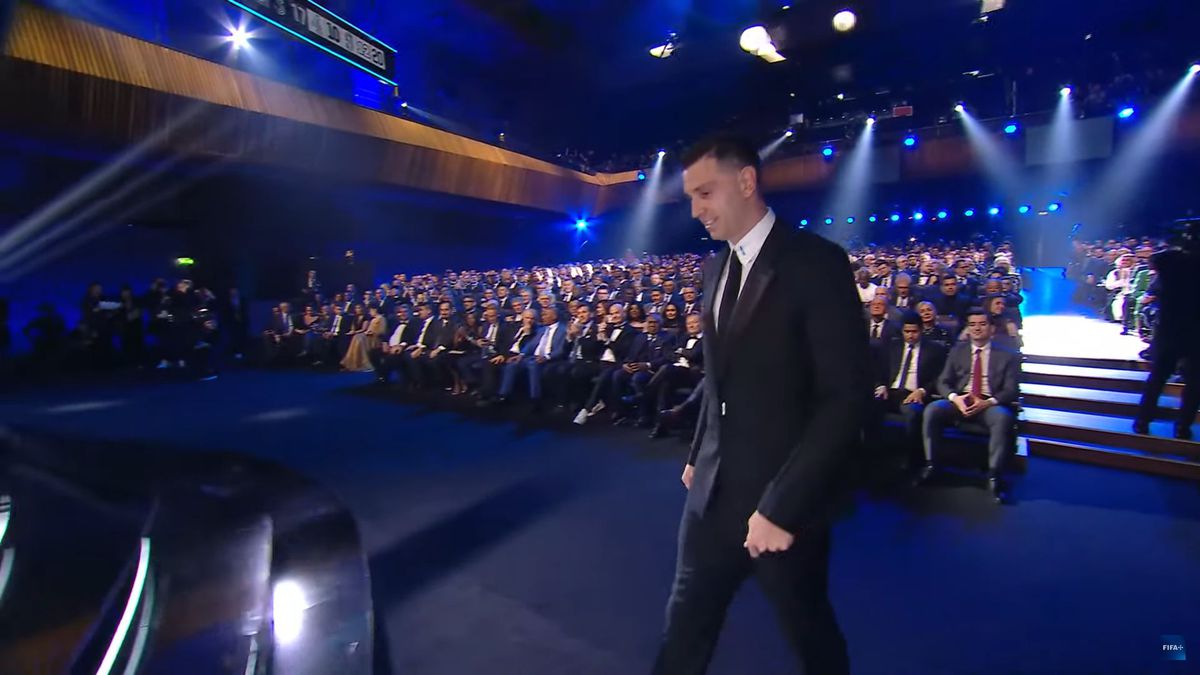Răzvan Burleanu, prezent la gala „The Best” alături de nume mari din lumea fotbalului » Lângă cine s-a afișat președintele FRF