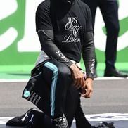 Lewis Hamilton și mesajele pe care le-a afișat de-a lungul timpului pe marile scene din Formula 1 / Sursă foto: Imago Images