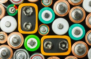 Câte tipuri de baterii există și care sunt domeniile lor de utilizare?
