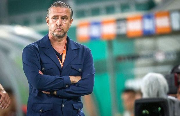 Situația delicată în care a ajuns Laurențiu Reghecampf. În ce condiții mai poate antrena în România