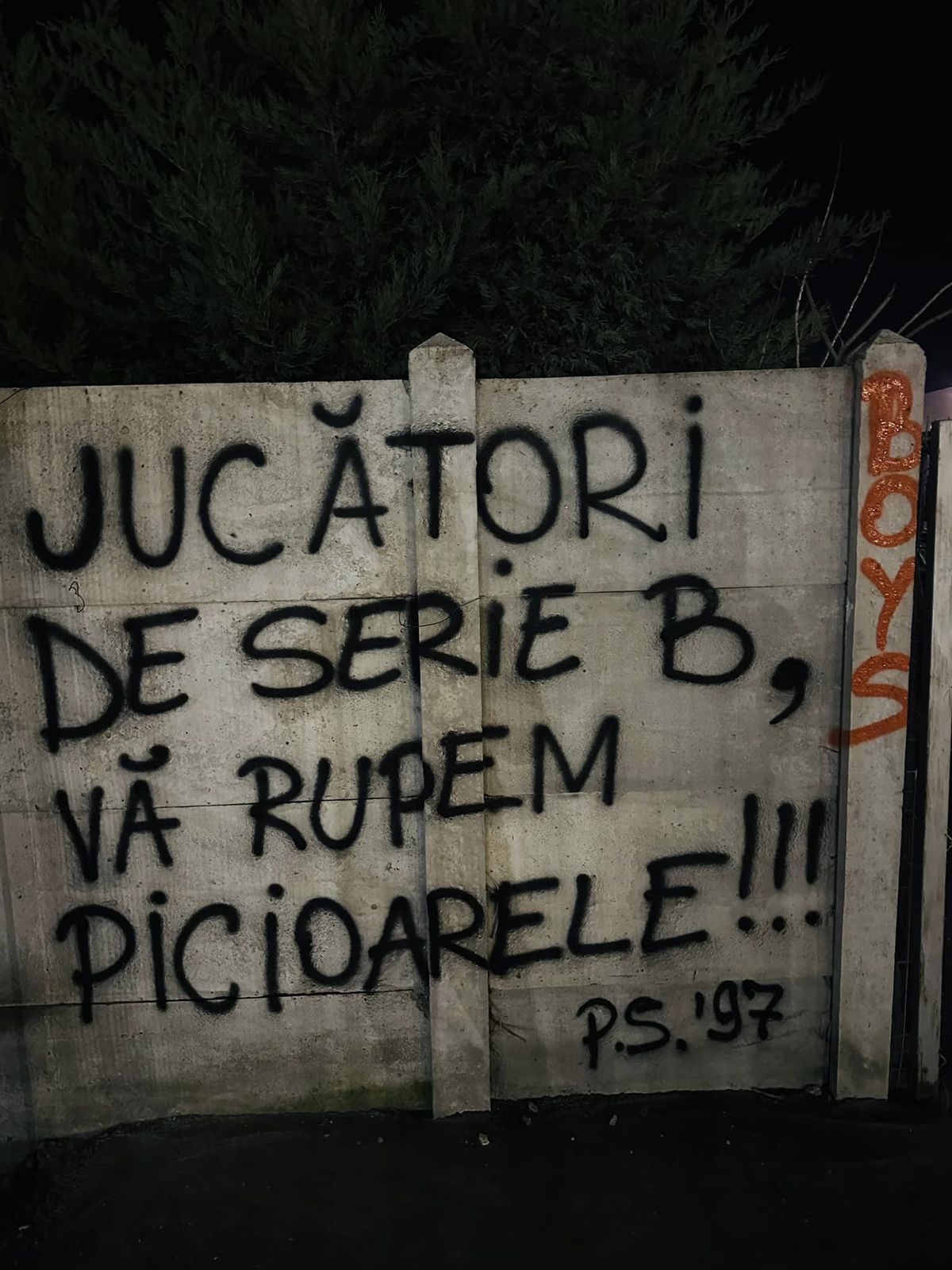 Ultrașii s-au ridicat împotriva patronului: „Știința nu e jucăria familiei tale!”. Mesaje de amenințare la sediul clubului