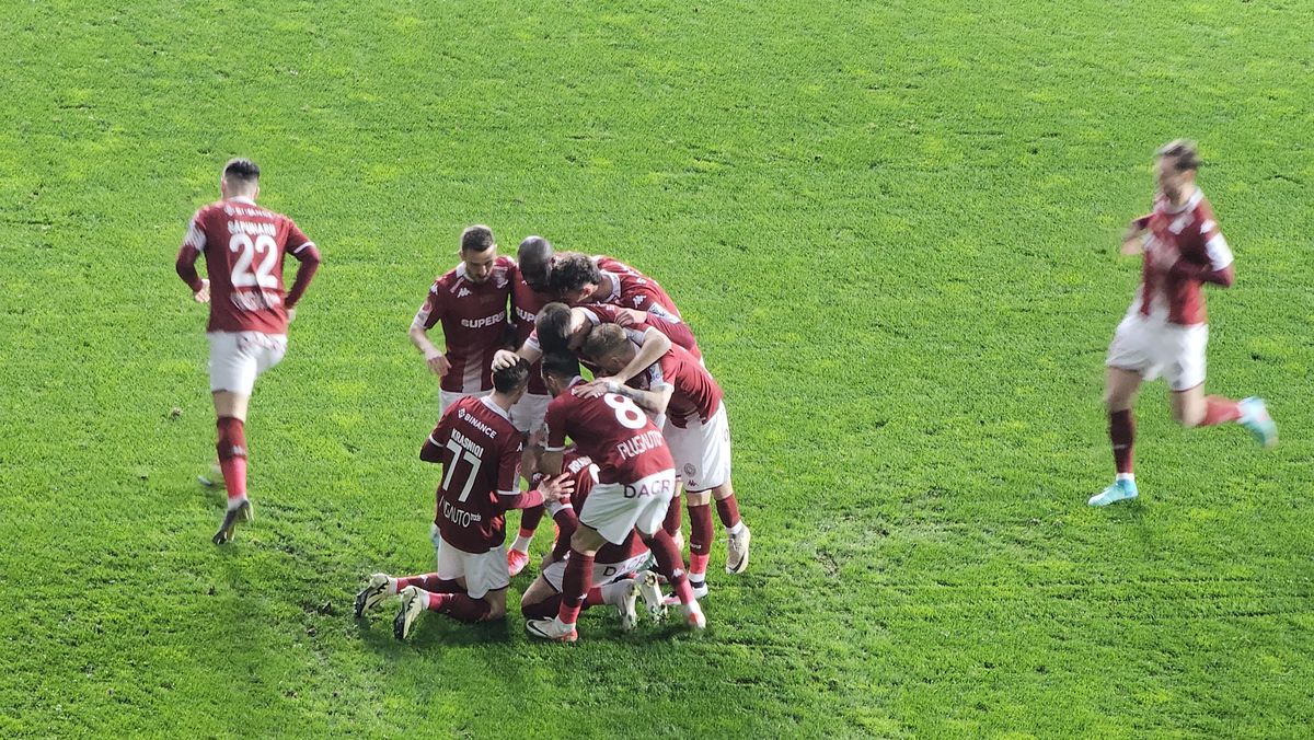 Farmecul vieții în Giulești: gol în secunda 53, început tare, apoi Micovschi și UTA i-au enervat pe rapidiști » Noroc cu cel mai bun 9 din Liga 1! Clasamentul ACUM