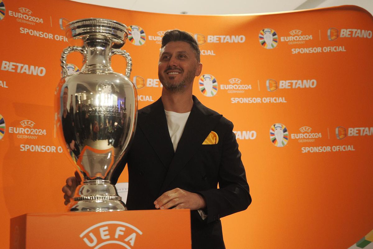 Trofeul EURO a ajuns în România » Ciprian Marica e optimist: „Grecia a făcut o surpriză, noi de ce nu am face?”