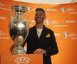 Trofeul EURO a ajuns la București
