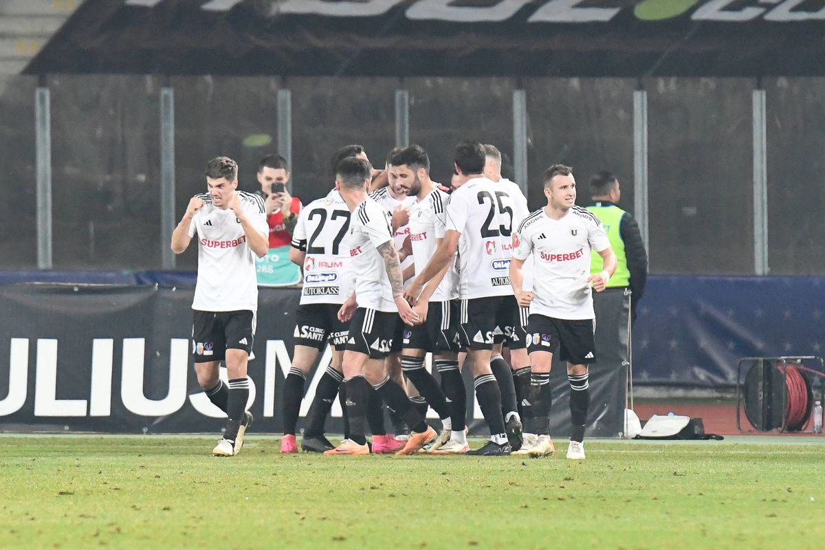 Sabău l-a scos la tablă pe Hagi! U Cluj o învinge pe Farul după o gafă de amatori și e în cărți pentru play-off! Clasamentul ACUM