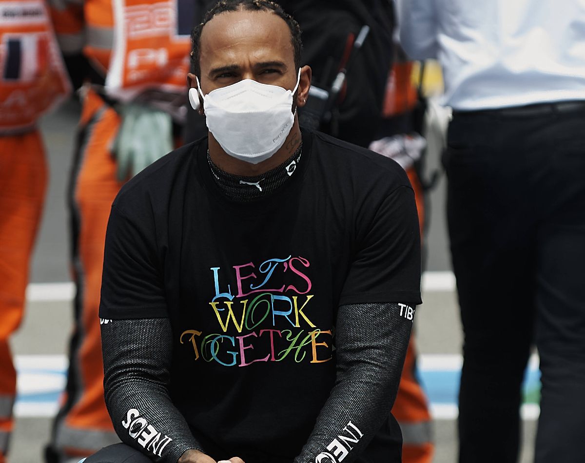 Lewis Hamilton și mesajele civice afișate de-a lungul timpului pe circuitele de Formula 1