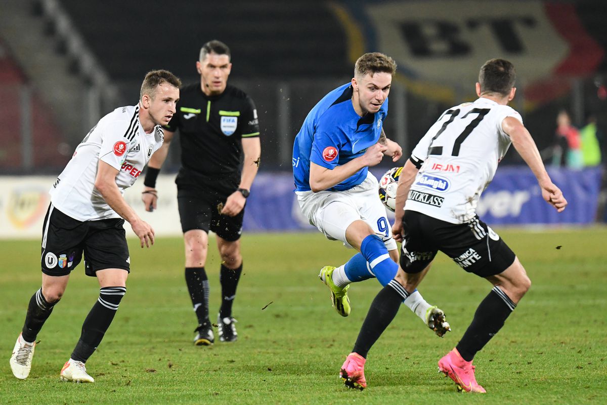 Sabău l-a scos la tablă pe Hagi! U Cluj o învinge pe Farul după o gafă de amatori și e în cărți pentru play-off! Clasamentul ACUM