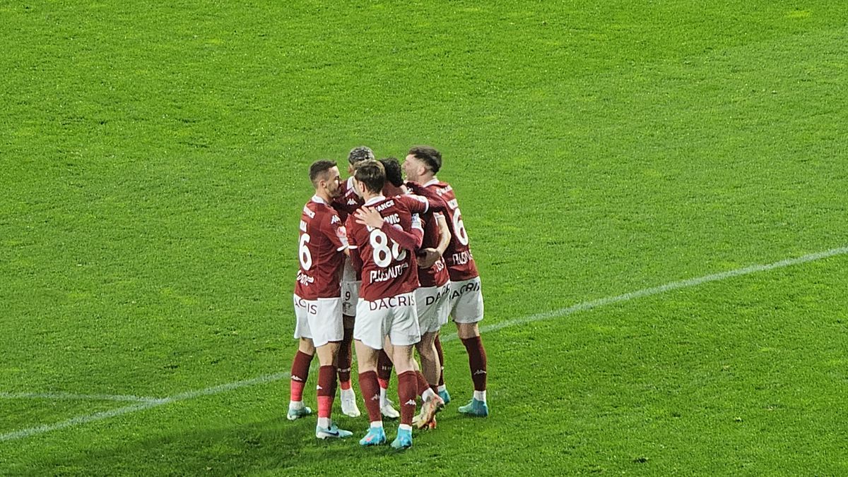 Farmecul vieții în Giulești: gol în secunda 53, început tare, apoi Micovschi și UTA i-au enervat pe rapidiști » Noroc cu cel mai bun 9 din Liga 1! Clasamentul ACUM