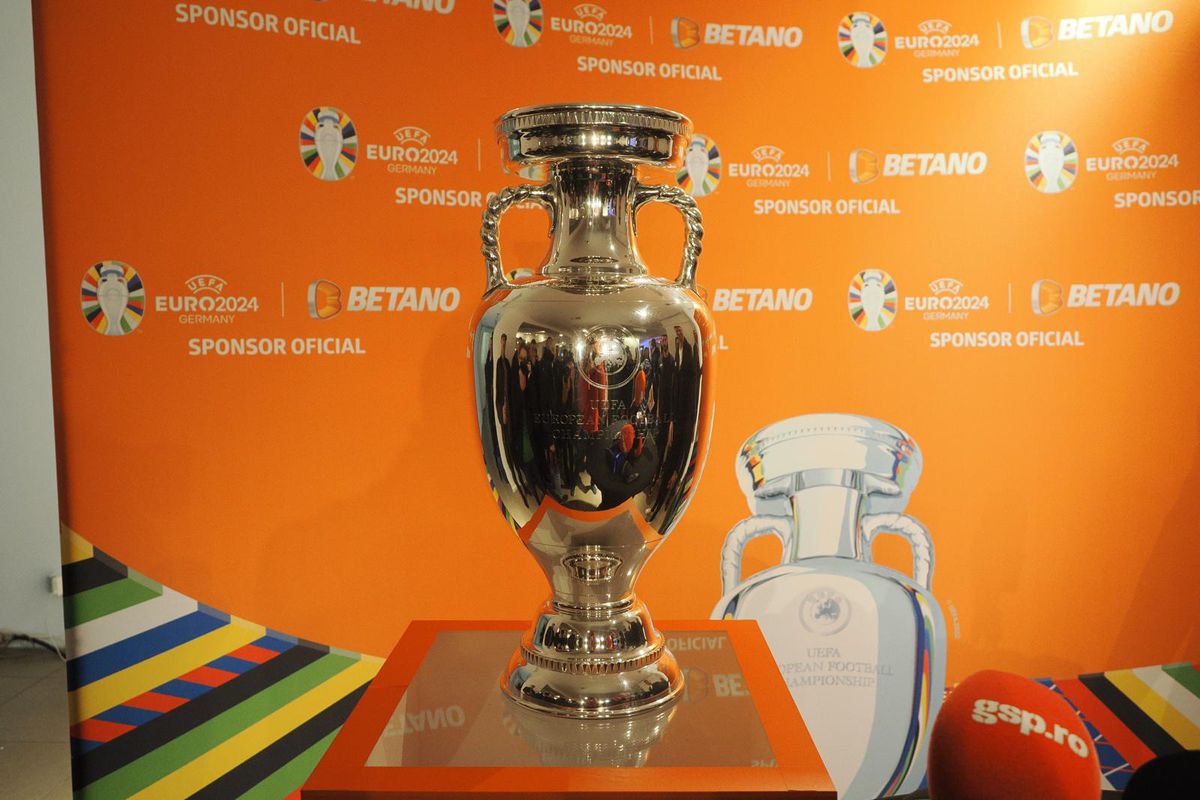 Trofeul EURO a ajuns la București