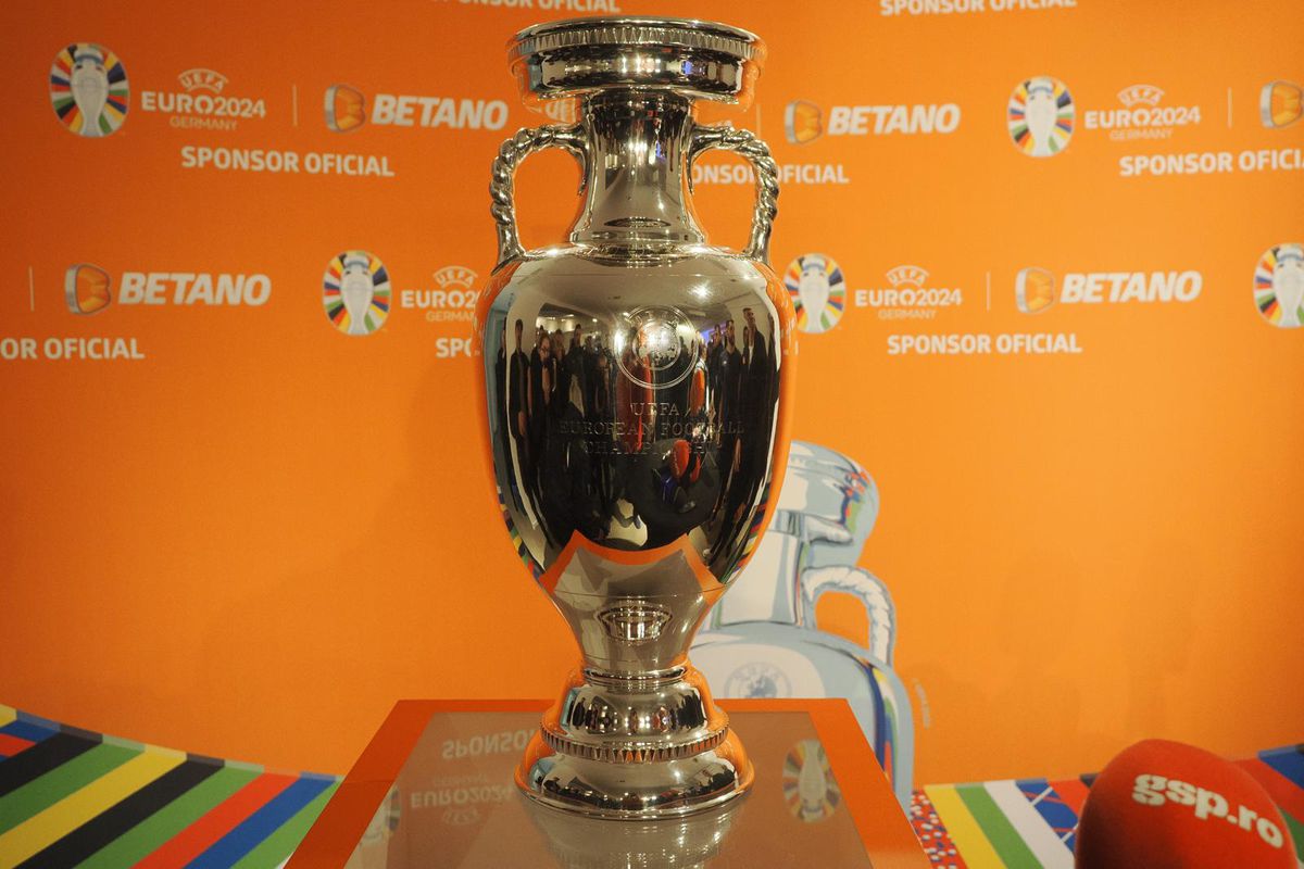Trofeul EURO a ajuns la București