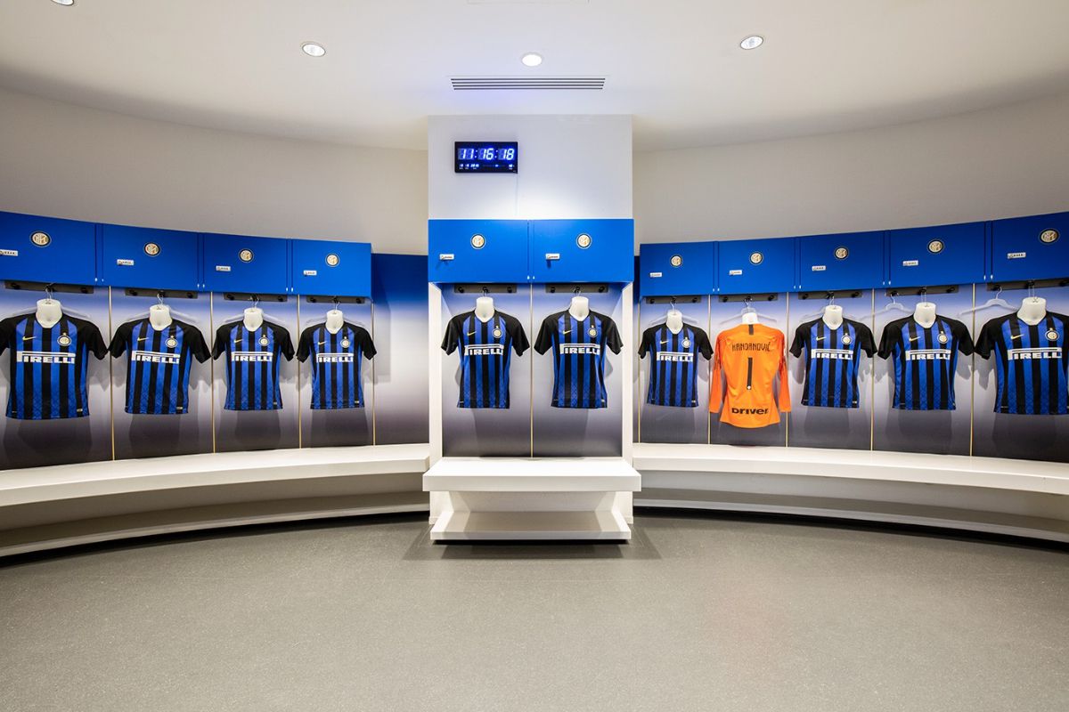 Trofeul Stelei, expus la muzeul stadionului San Siro din Milano