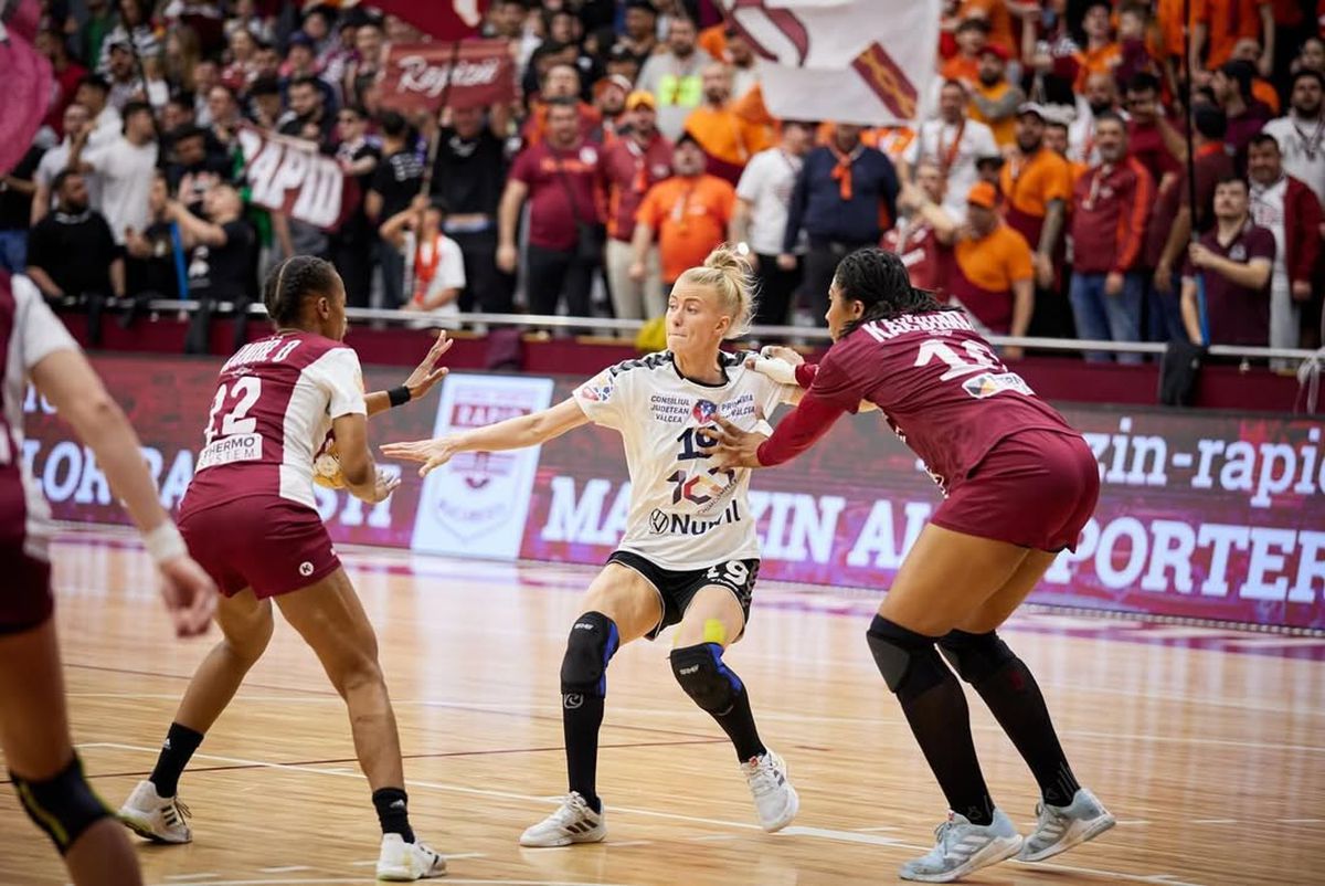 Încă o handbalistă de top din „Liga Florilor” pleacă în Ungaria: „Acasă nu puteam trăi din handbal, mai aveam un job! Vâlcea a fost prima echipă profesionistă din carieră”