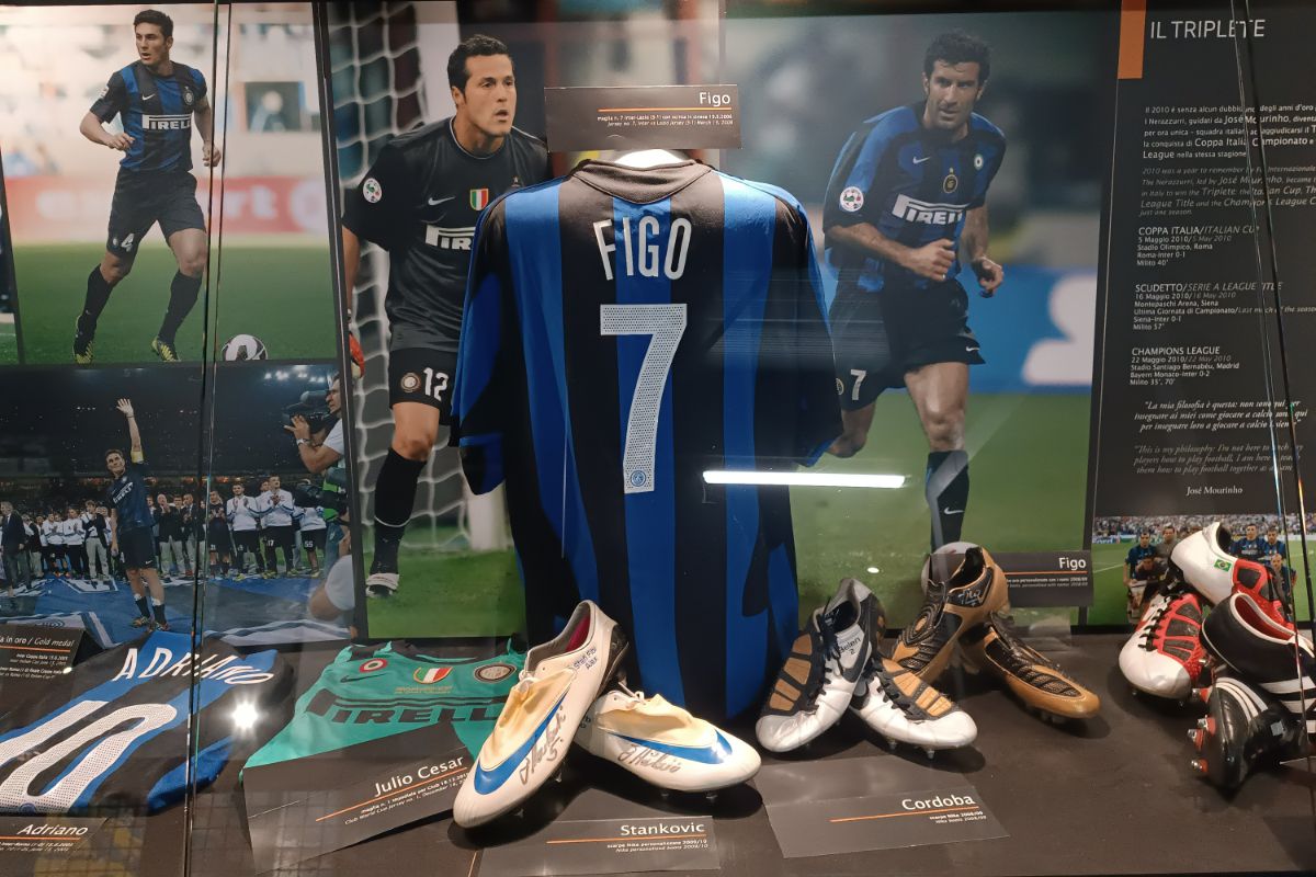 Trofeul Stelei, expus la muzeul stadionului San Siro din Milano