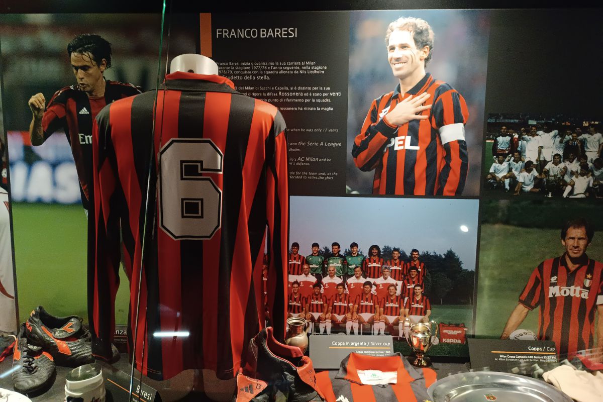 Trofeul Stelei, expus la muzeul stadionului San Siro din Milano