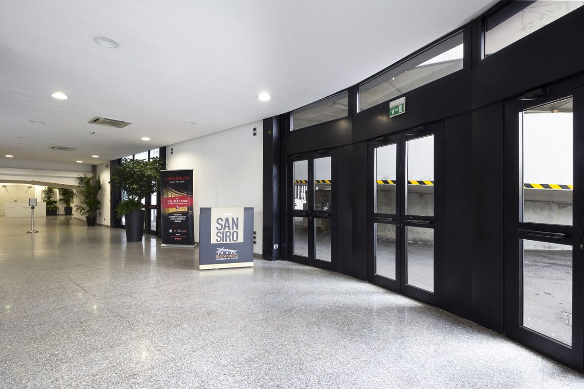 Trofeul Stelei, expus la muzeul stadionului San Siro din Milano