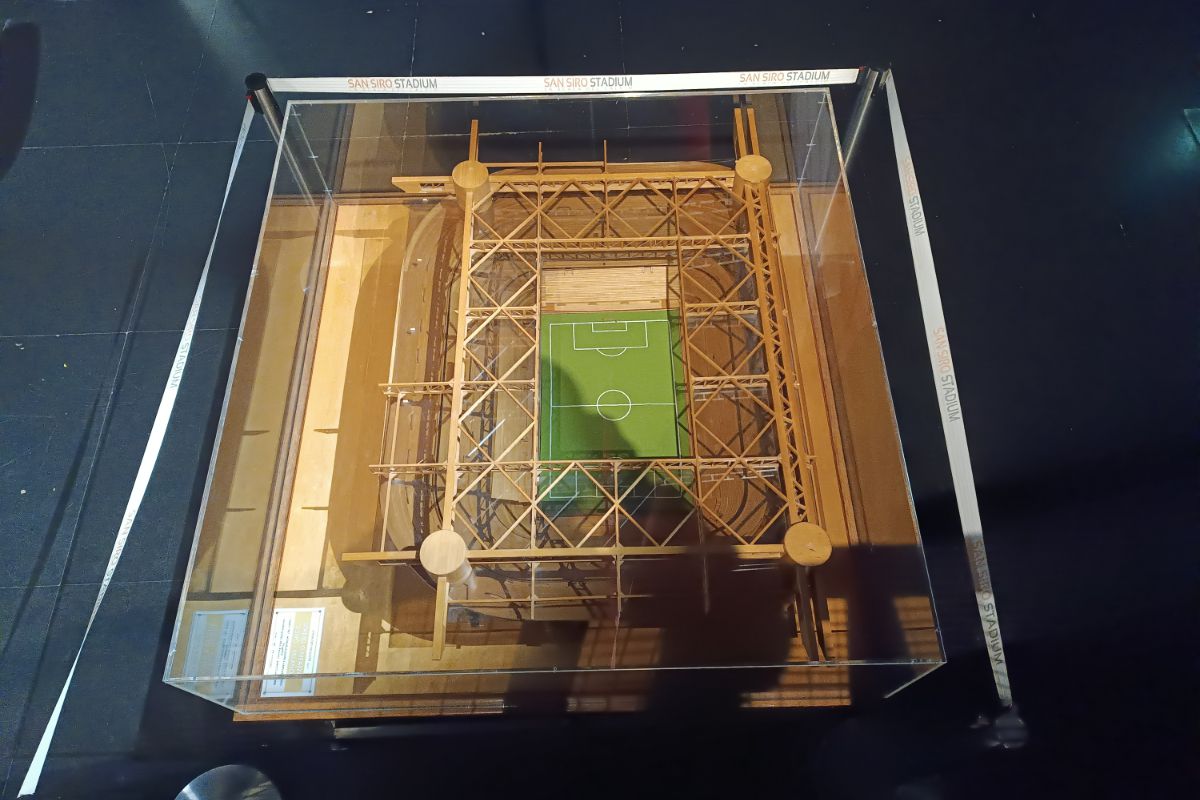 Trofeul Stelei, expus la muzeul stadionului San Siro din Milano