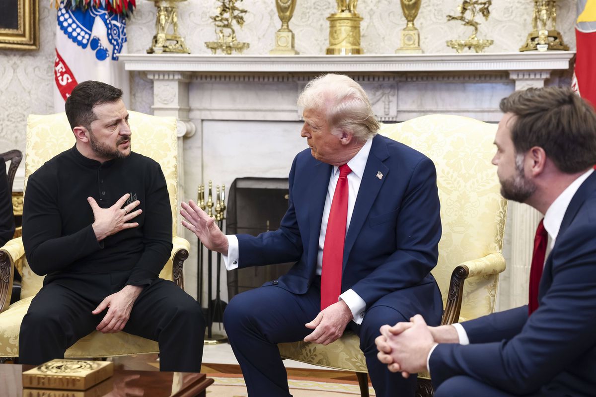 Imagini de la Casa Albă, din timpul tensionatei întâlniri Trump - Zelenski