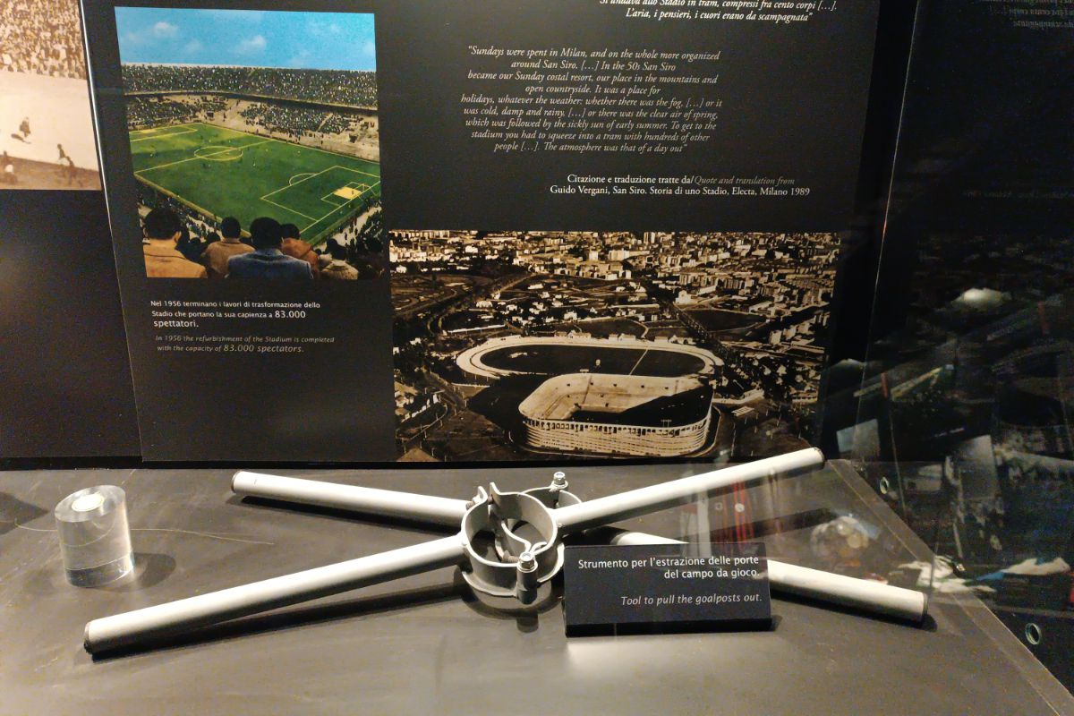 Trofeul Stelei, expus la muzeul stadionului San Siro din Milano