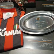 Platoul din finala Cupei Campionilor Europeni, Steaua - AC Milan, expus la muzeul stadionului San Siro din Milano. Foto: GSP
