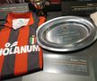 Platoul din finala Cupei Campionilor Europeni, Steaua - AC Milan, expus la muzeul stadionului San Siro din Milano. Foto: GSP