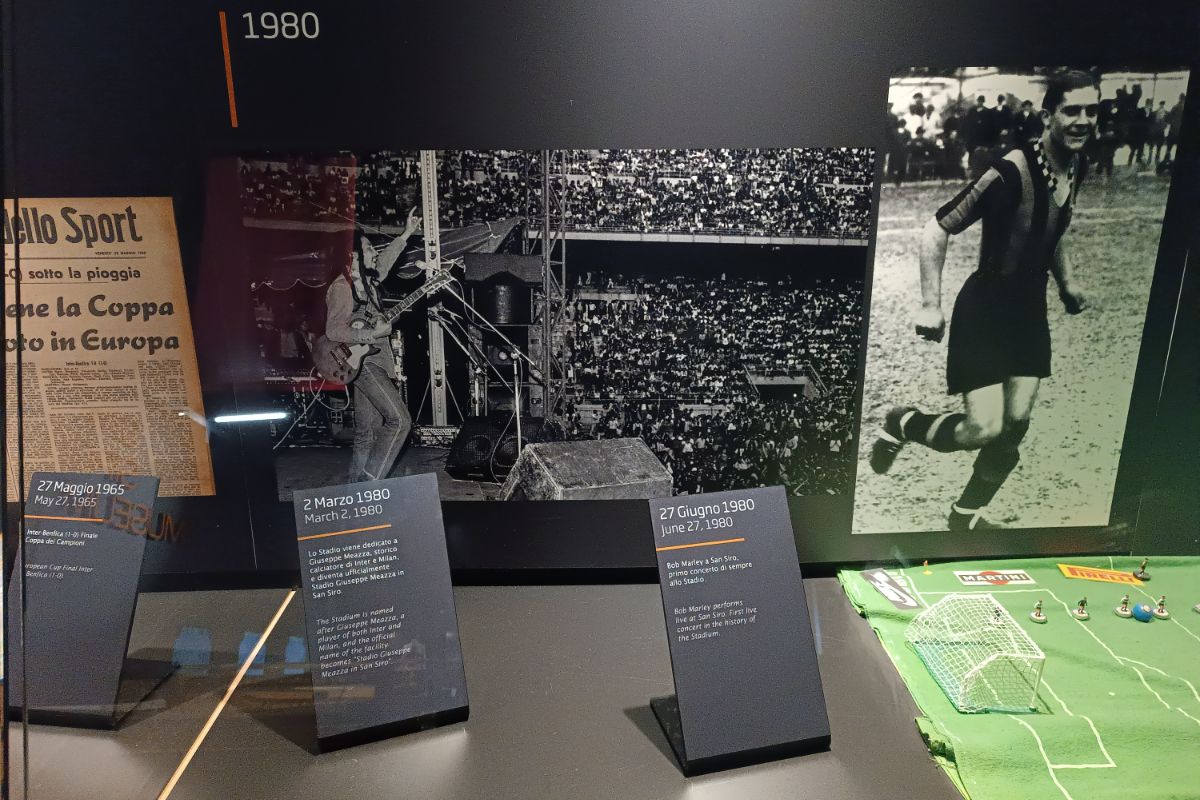 Trofeul Stelei, expus la muzeul stadionului San Siro din Milano
