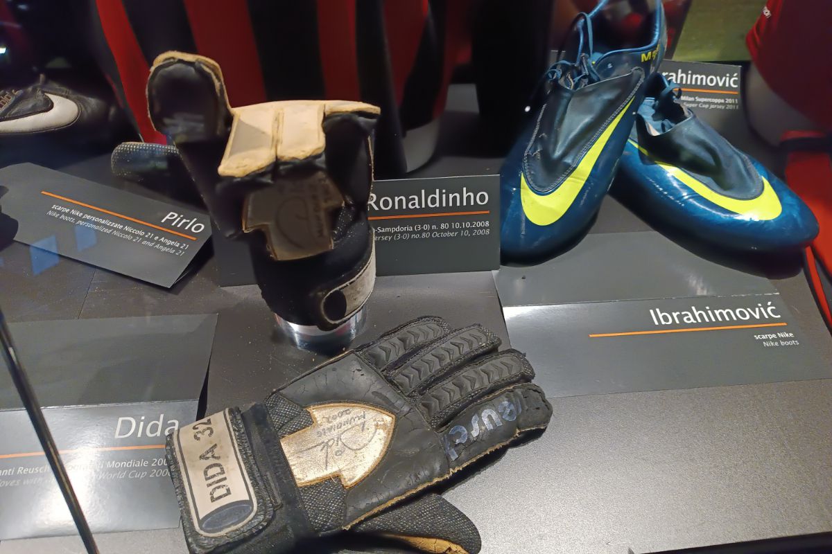 Trofeul Stelei, expus la muzeul stadionului San Siro din Milano