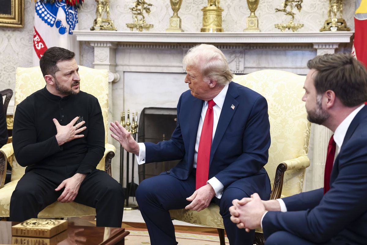 Înaintea dialogului încins de la Casa Albă, Volodimir Zelenski îi dăduse lui Donald Trump un cadou prețios din lumea sportului! Imaginile au apărut pe internet