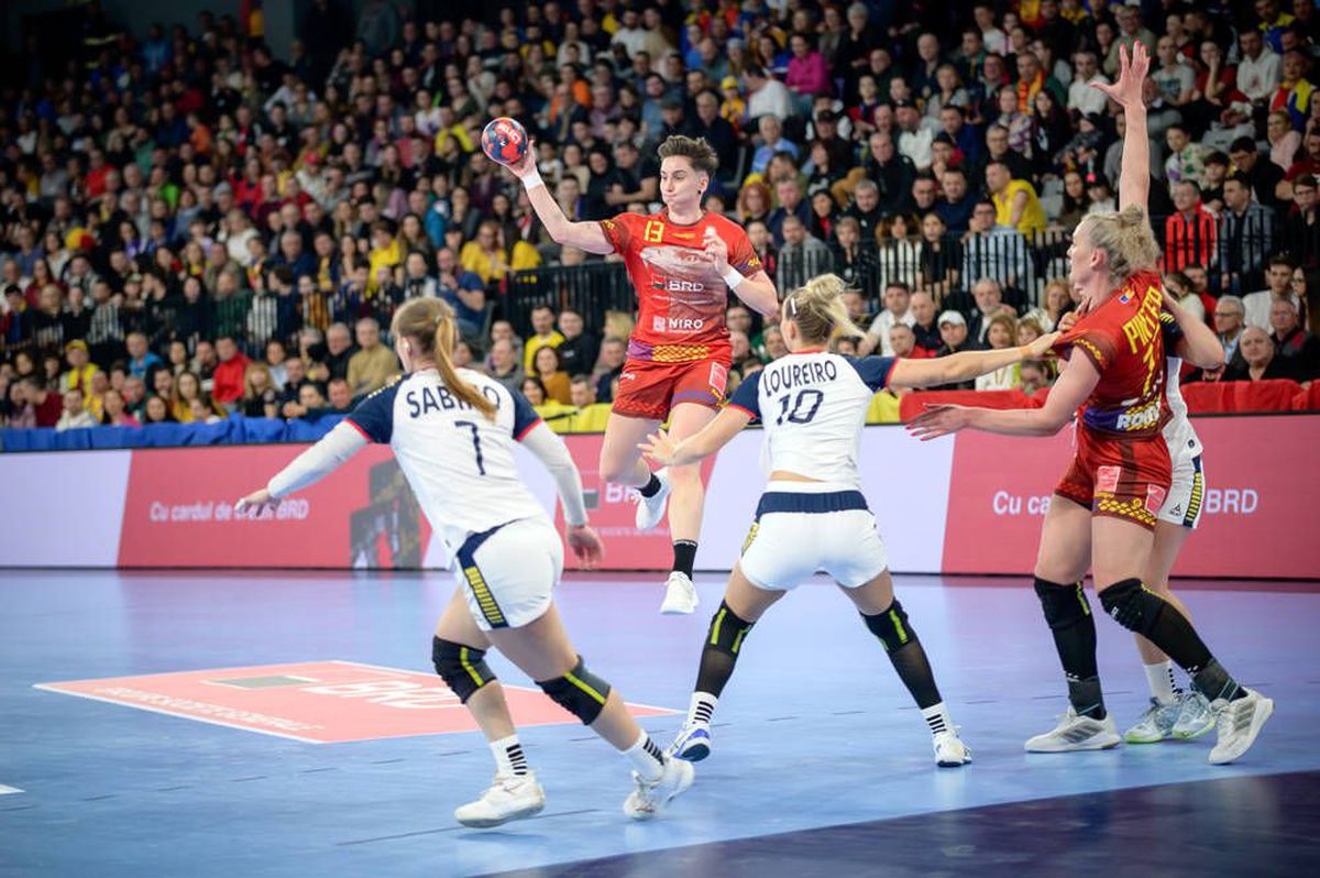 Ghici cine-i? Detaliul remarcat de fani în imaginea postată la finalul meciului Gloria Bistrița - CSM București