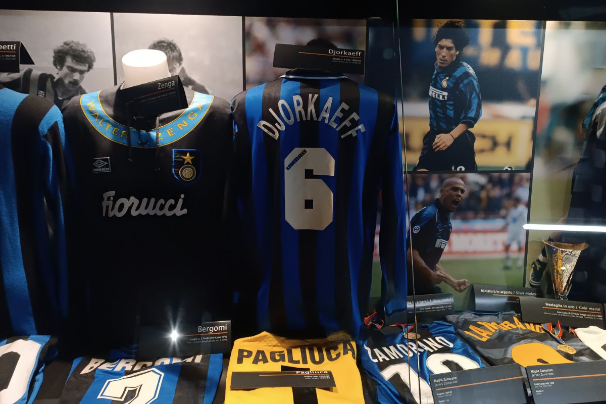 Trofeul Stelei, expus la muzeul stadionului San Siro din Milano