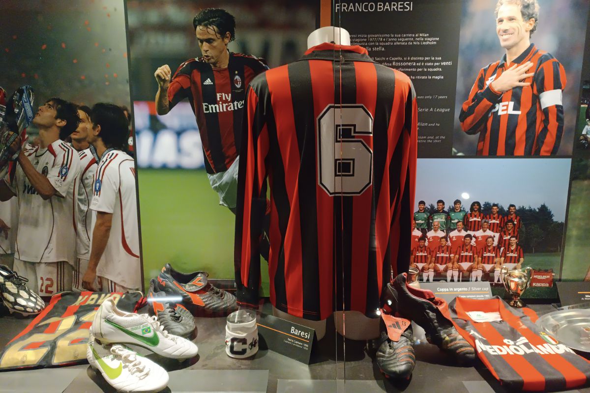 Trofeul Stelei, expus la muzeul stadionului San Siro din Milano