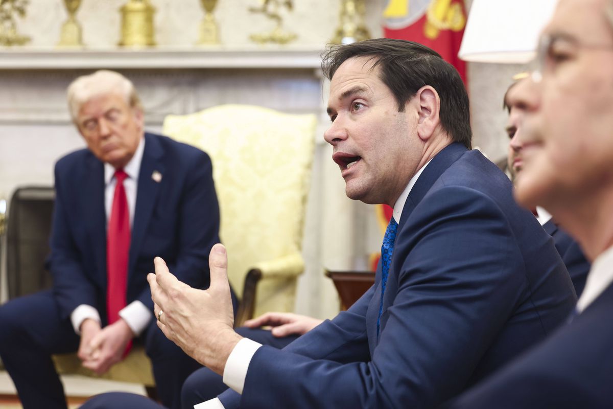 Imagini de la Casa Albă, din timpul tensionatei întâlniri Trump - Zelenski