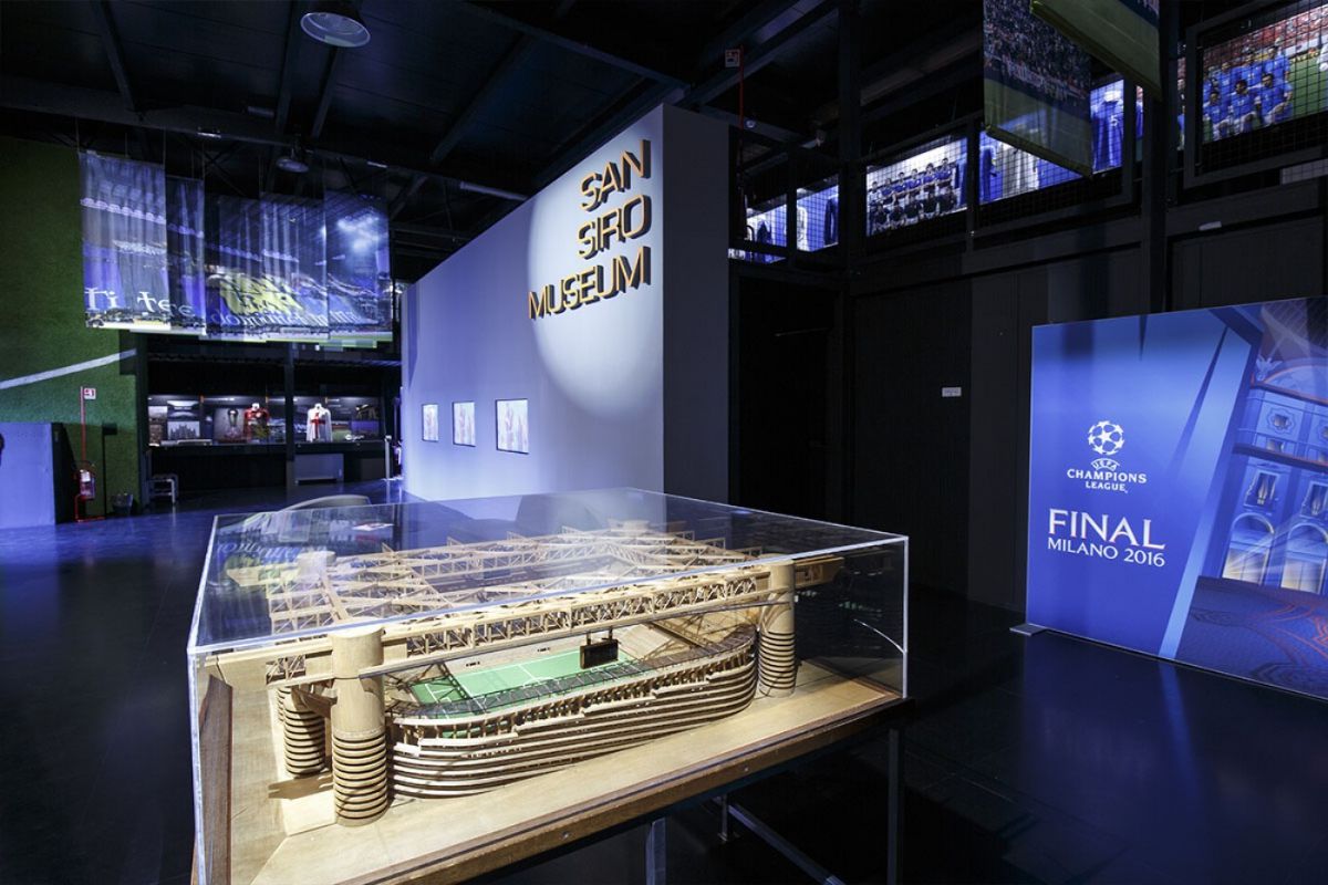 Trofeul Stelei, expus la muzeul stadionului San Siro din Milano