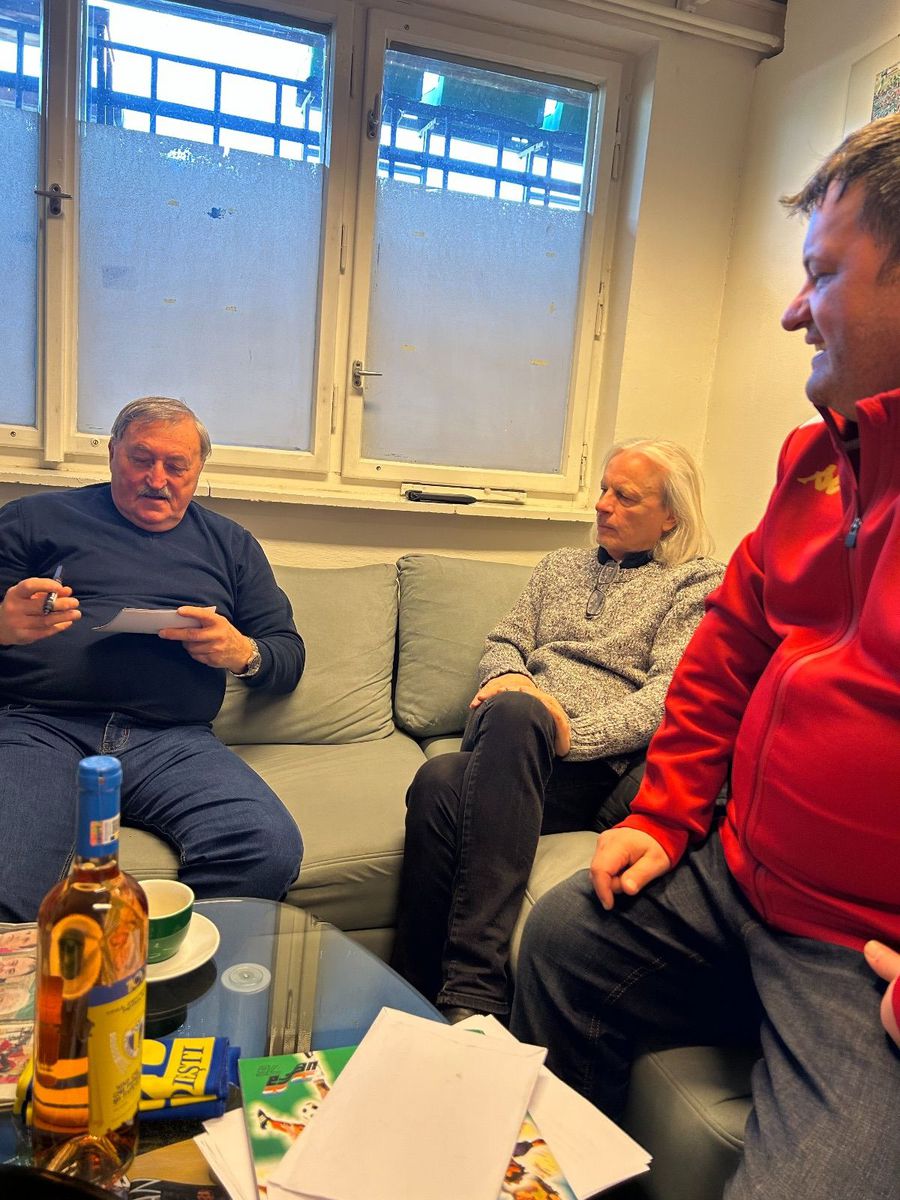 Poveștile marelui Antonin Panenka / FOTO: Mihai Toma (Libertatea) Întâlnire cu marele Panenka, omul care a revoluționat fotbalul! Povești din altă lume » Cei doi români care l-au impresionat: „Îmi amintesc o fază haioasă”