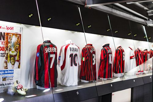 Muzeul stadionului San Siro găzduiește un trofeu rar al Stelei București