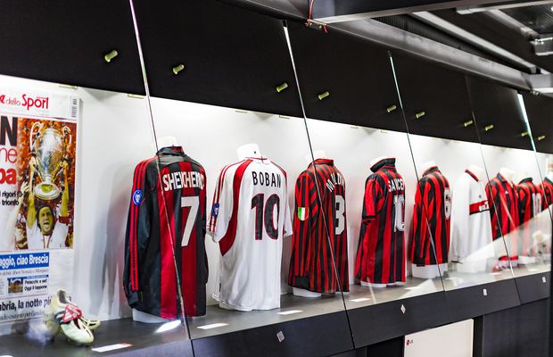 Trofeul rar inscripționat cu „Steaua București” a fost expus la muzeul stadionului San Siro din Milano