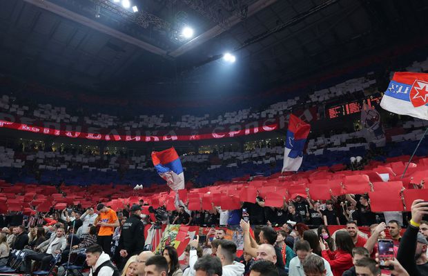 Peste 20.000 de sârbi au creat o atmosferă electrizantă la un meci de Euroligă: mesaje pro-Rusia și scandări împotriva adversarilor